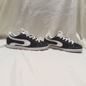 Men's Duffs skate shoes. Size 10.